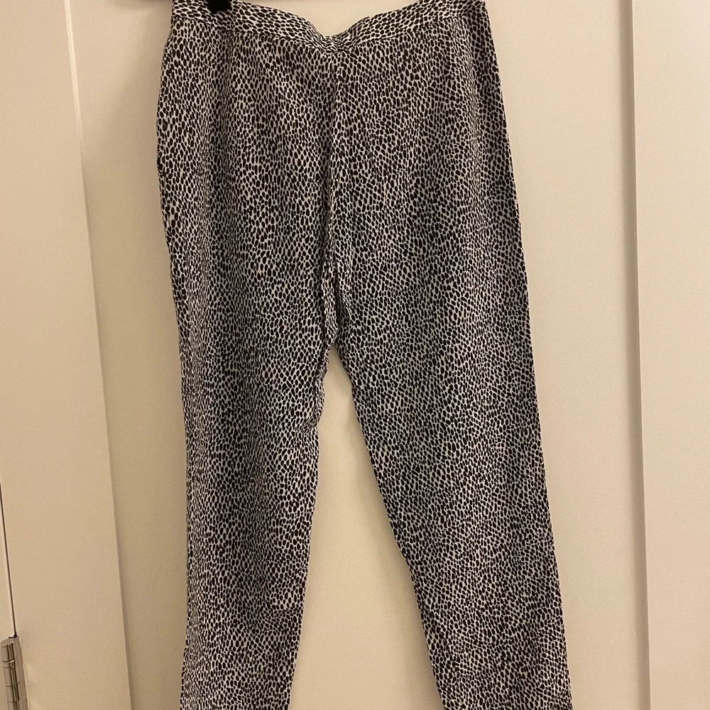 Theory black and white dress silk pants. Lightly used. - Picture 3 of 4
